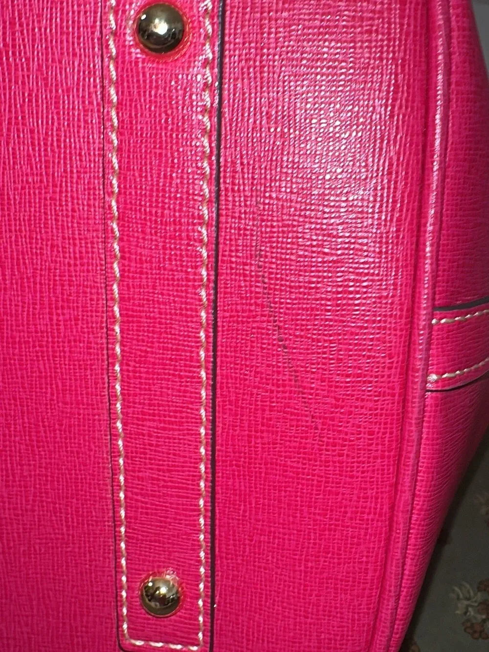Dooney & Bourke saffiano Leather drawstring bag excellent condition ( bags)